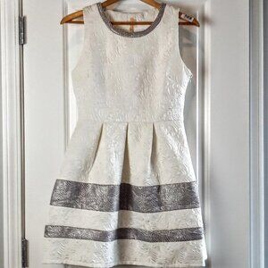 Poema Silver White Brocade Sleeveless Dress